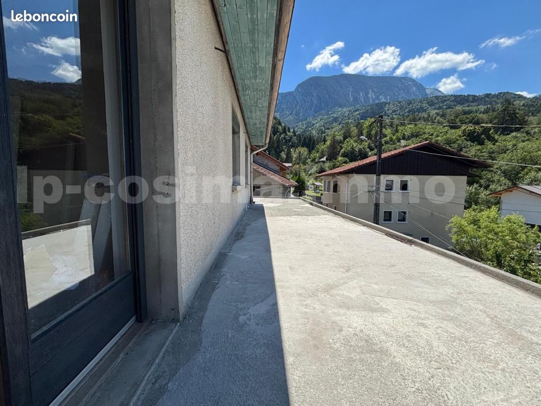 Immeuble 780 m² · à Scionzier · 780 m² · 630 000 €