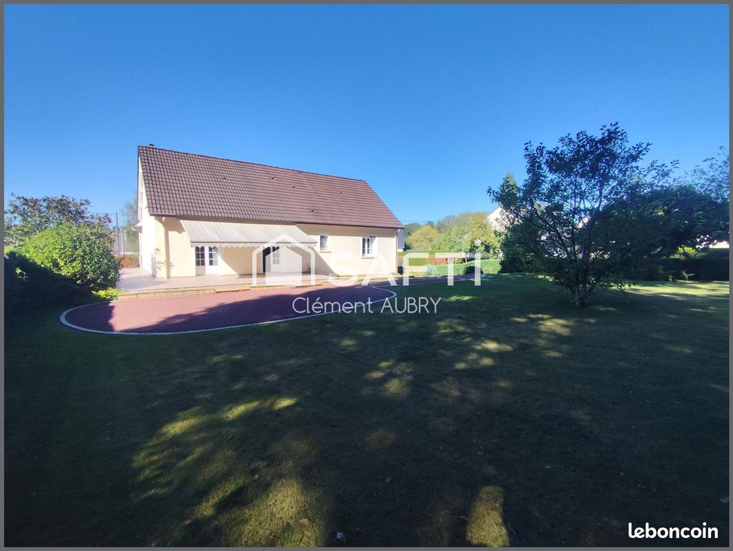 Maison 8 pièces 174 m² · à Saint-Ouën-des-Toits · 174 m² · 279 800 €