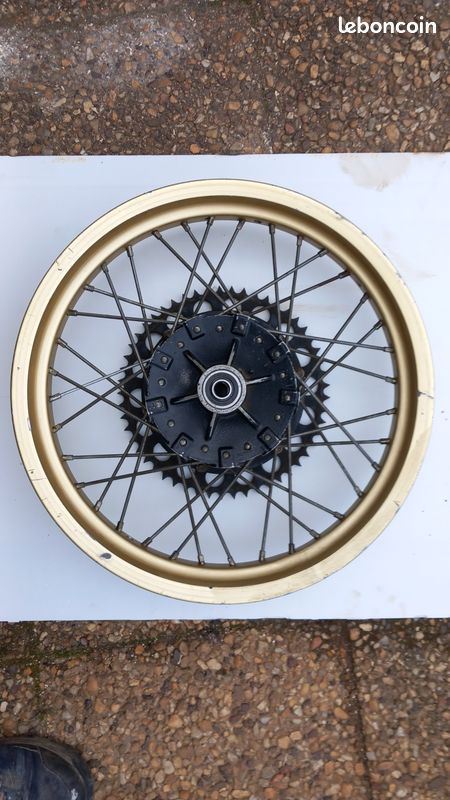 Roue arrière moto (image 1)