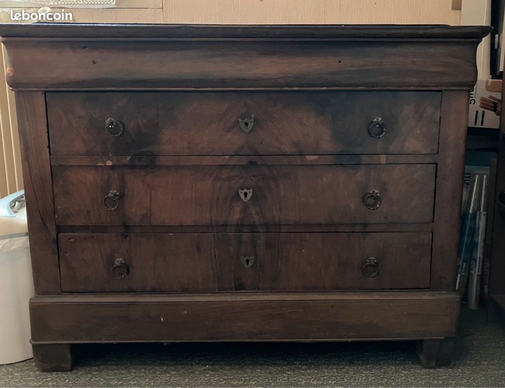Commode style Louis Philippe en noyer (image 1)