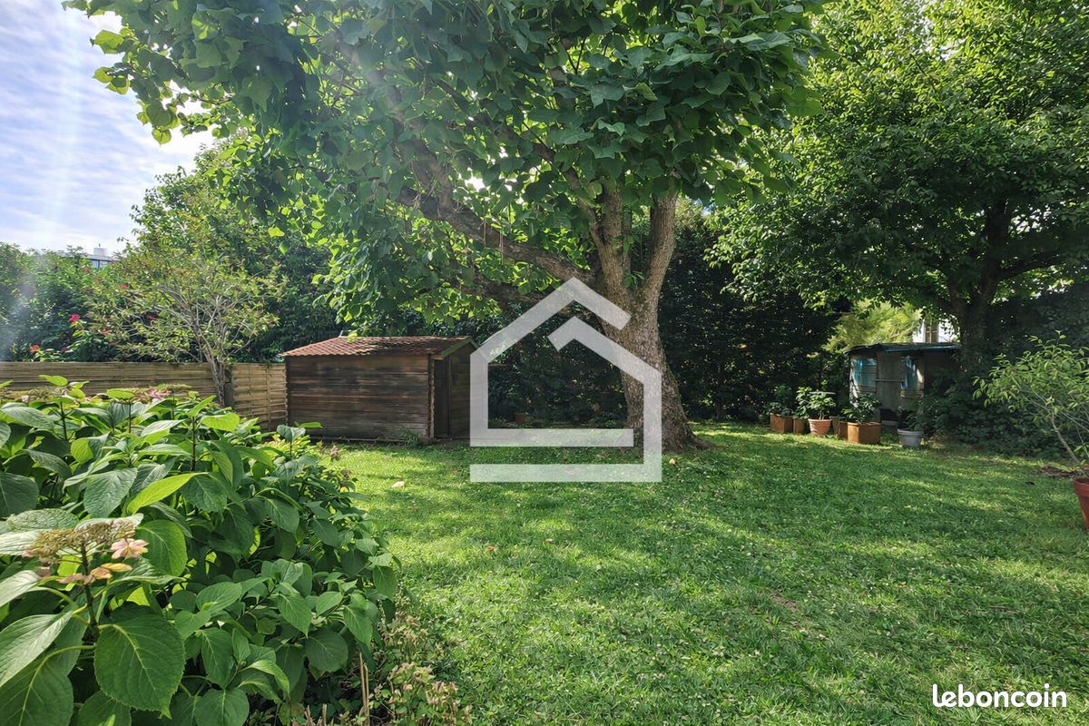 Maison 8 pièces 225 m² · à Mérignac · 225 m² · 699 000 €