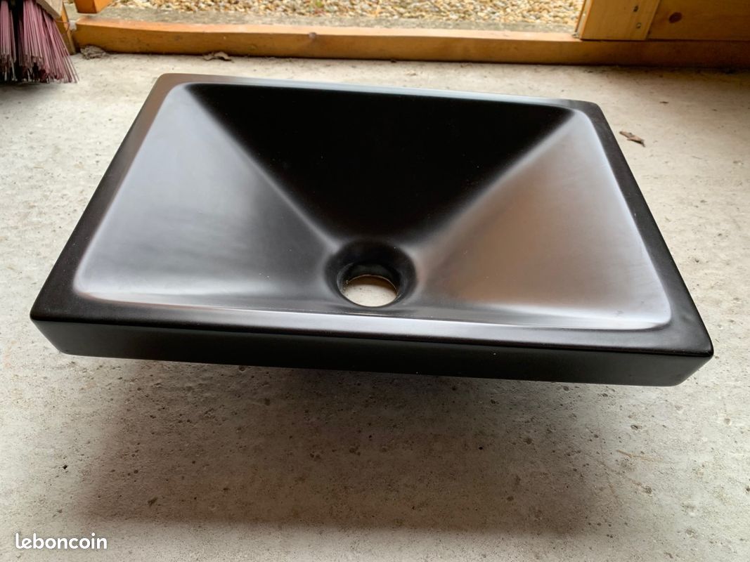 Vasque noire Vanity marque Allia Neuve (image 1)