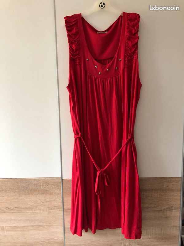 Robe rouge taille XL (image 1)