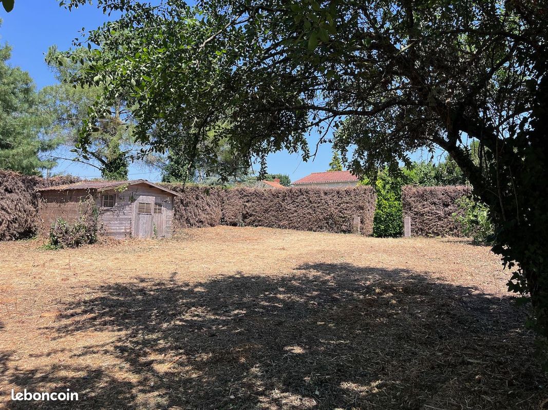 Terrain 797 m² · à Saint-Jean-d'Hermine · 797 m² · 27 800 €
