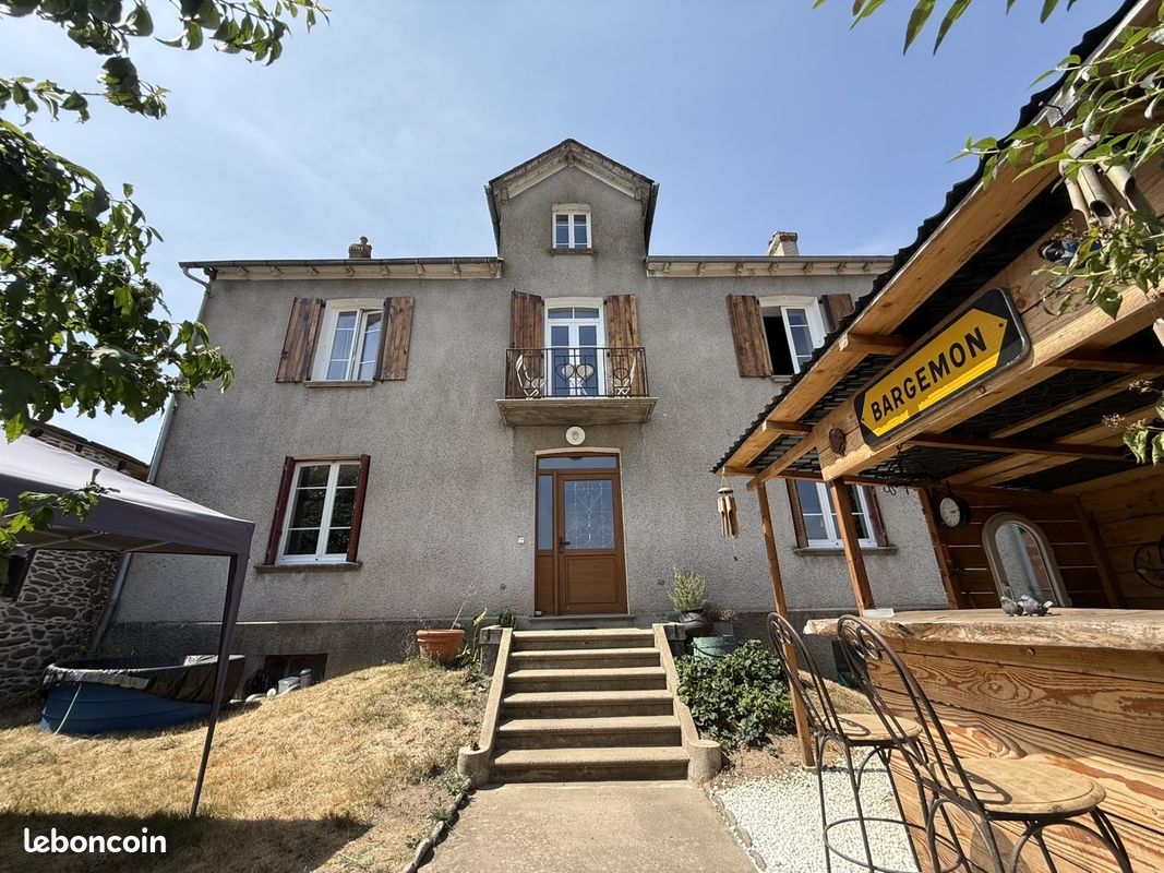 Maison 7 pièces 222 m² · à Rieupeyroux · 222 m² · 365 000 €