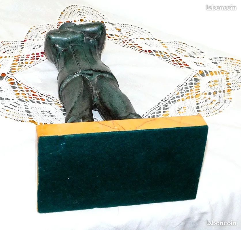 ANCIENNE SCULPTURE PATINE BRONZE SAPEUR POMPIER REGULE EN TENUE AVEC SON CASQUE / Livraison OK (image 5)