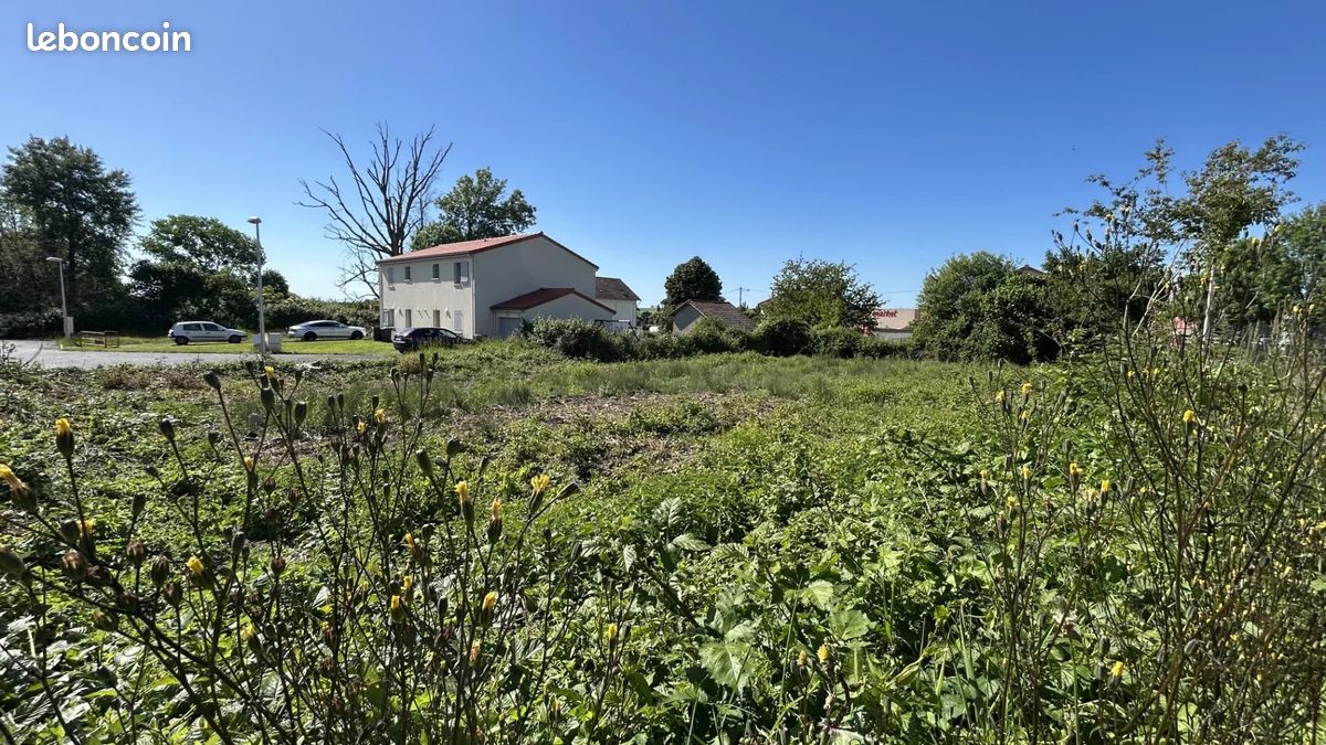 Terrain Lezoux · 56 000 €