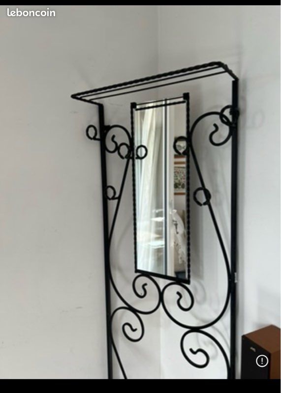 Vestiaire/porte manteau en fer forgé et miroir. Années 50 (image 1)