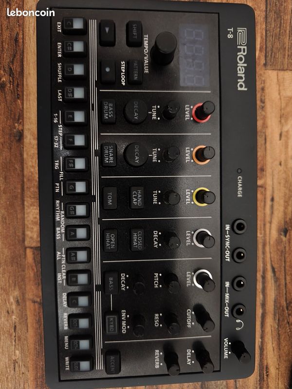 Roland aira t8 + Roland aira s1 (image 2)