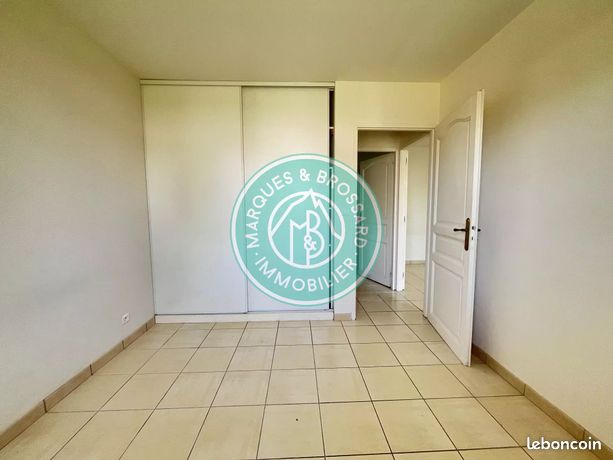 https://img.leboncoin.fr/api/v1/lbcpb1/images/46/7c/86/467c86b725ecf532a74b7f84abf028006d3ee623.jpg?rule=ad-image