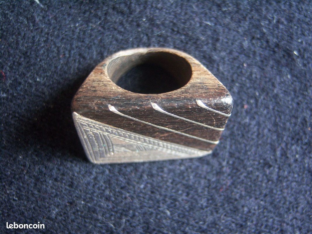 Bague ethnique en ébène et argent gravé Touareg? (image 2)