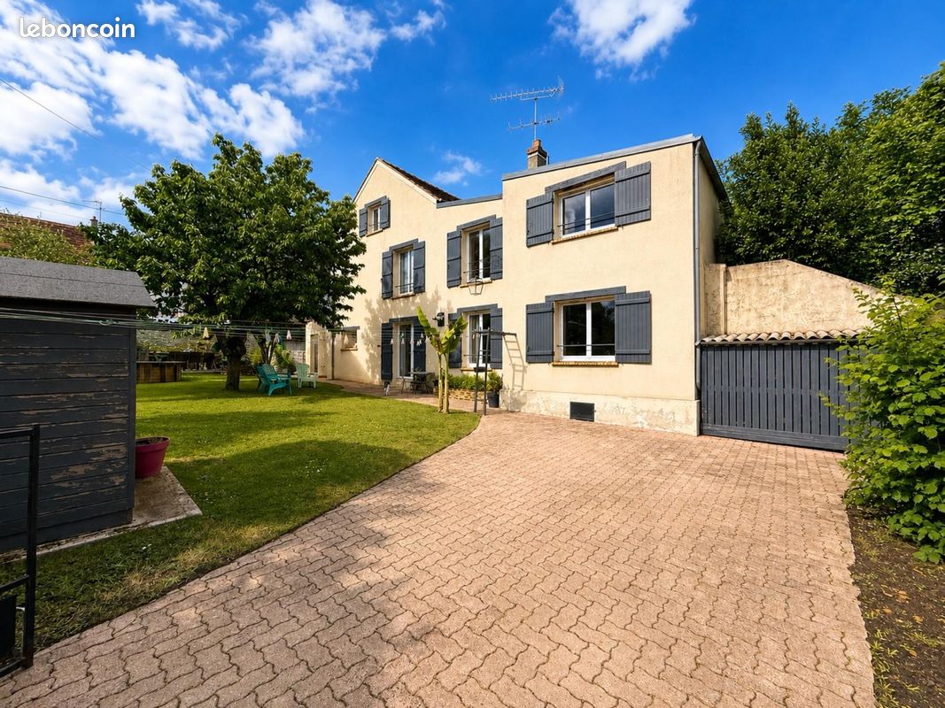 Maison 7 pièces 178 m² · à Chaumes-en-Brie · 178 m² · 415 000 €