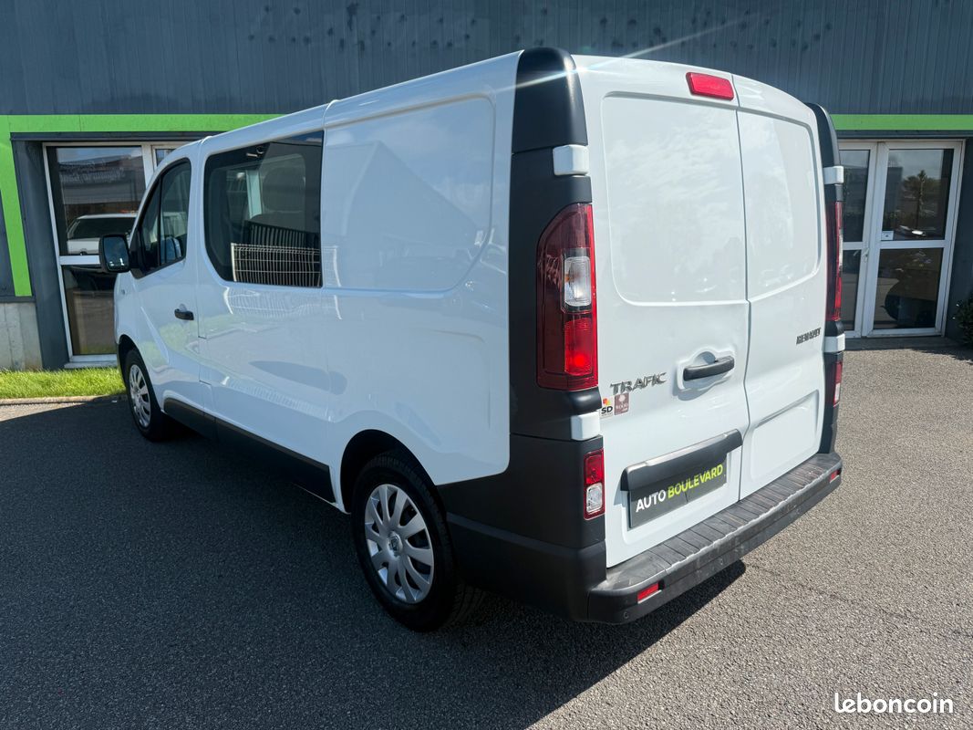 Renault trafic 2.0 l dci 120 ch cabine approfondie 6 places grand confort (image 4)