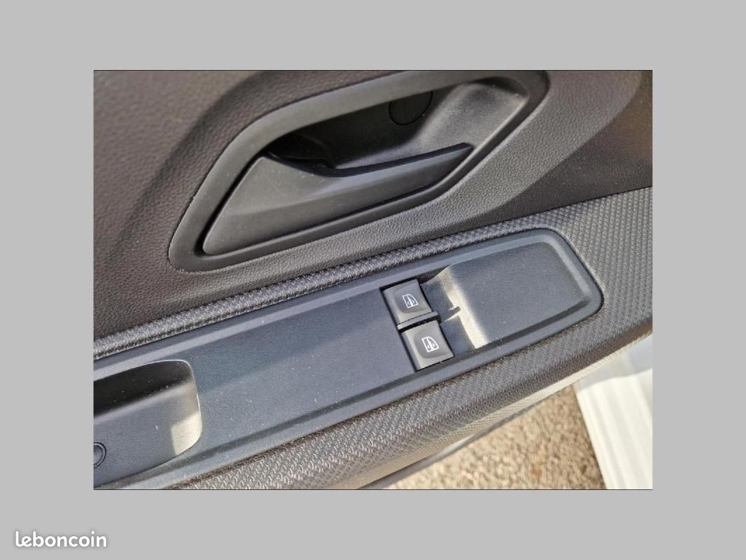 Dacia Sandero SCe 65 Essential (image 13)