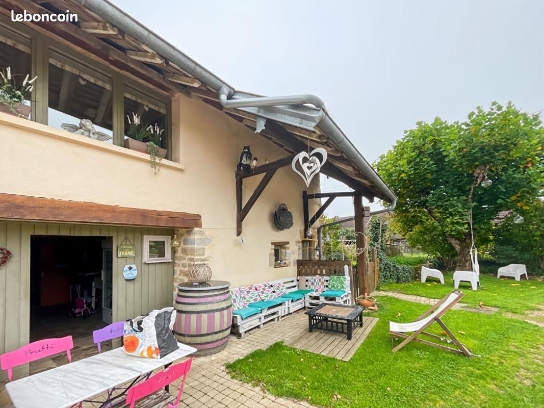 Maison 12 pièces 362 m² · à Pupillin · 362 m² · 590 000 €