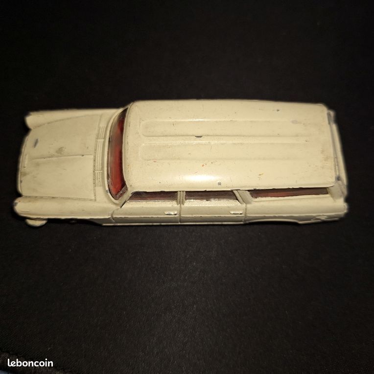 Peugeot 404 break Dinky Toys (image 3)