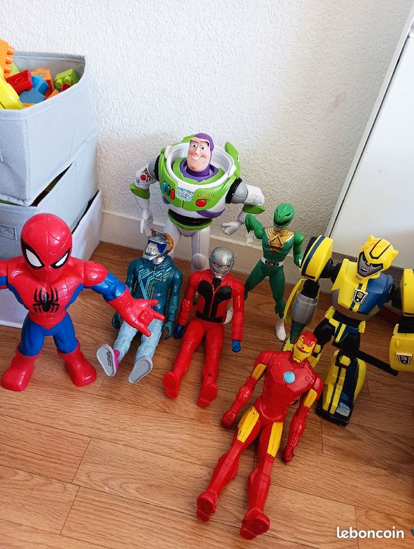 Figurines (image 2)