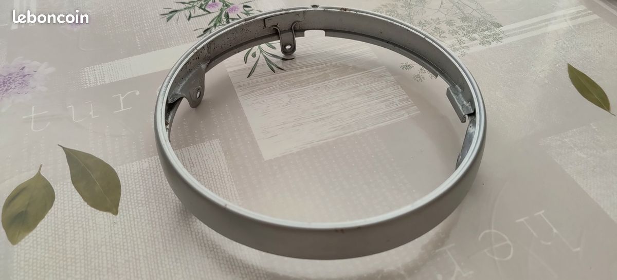 Vend collerette de phare de yamaha zéphyr 550 Cm 3 (image 2)