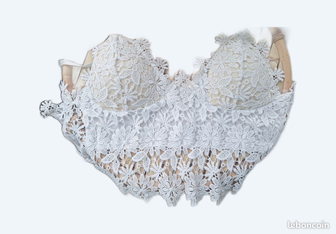 Haut blanc taille S – nylon/spandex – coques intégrées (image 1)