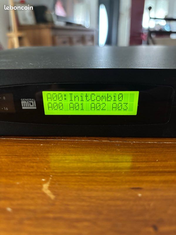 Korg 03r/w - En très bon état, pile neuve (image 7)