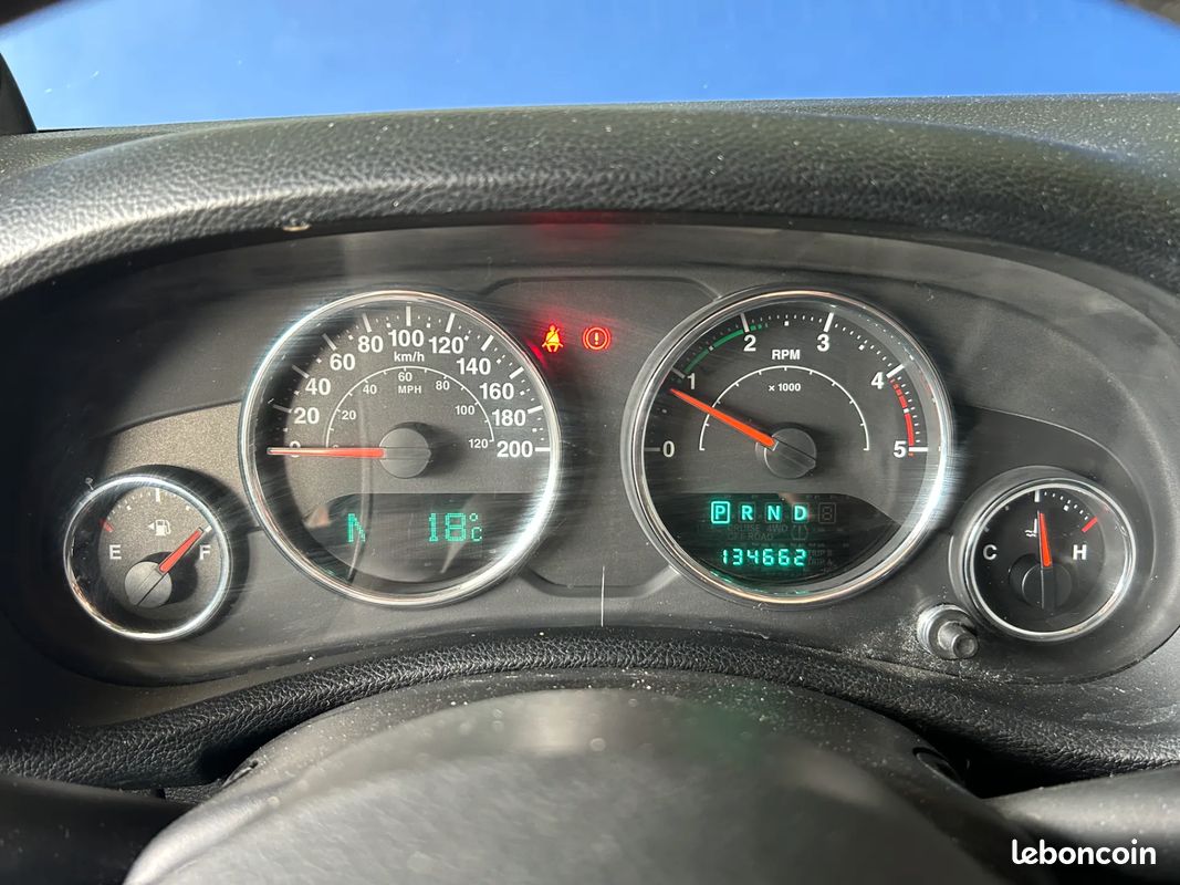JEEP Wrangler 2.8 D 200ch Sahara - 2014 - 134 500 km - Boîte auto - GARANTIE 6 MOIS (image 11)