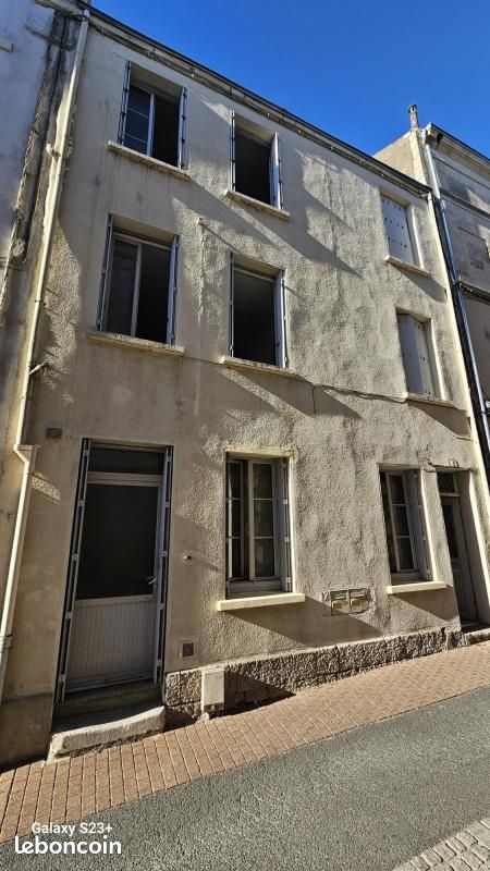 Immeuble 1 pièce 108 m² · à Niort · 108 m² · 145 600 €