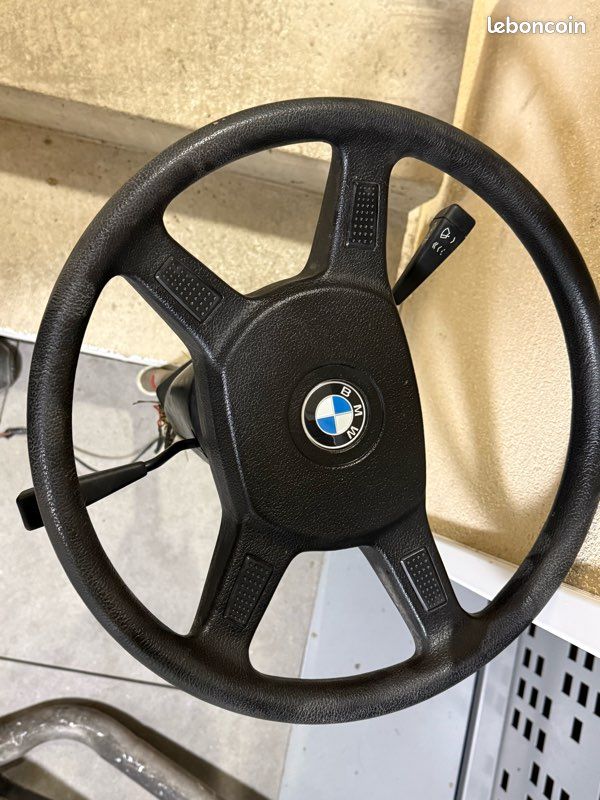 Volant bmw e30 (image 1)