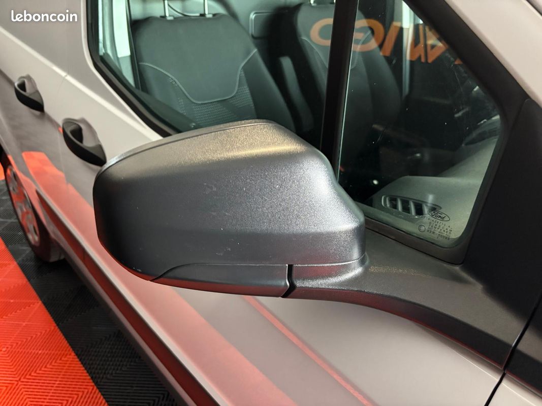 FORD TRANSIT COURIER FOURGON 1.0 AMBIENTE 100 TVA RECUPERABLE Clim Kit main libre (image 30)