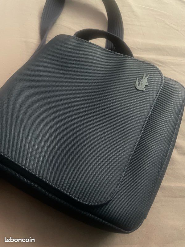 Je veux vendre une sacoche Lacoste, pas trop cher (image 3)