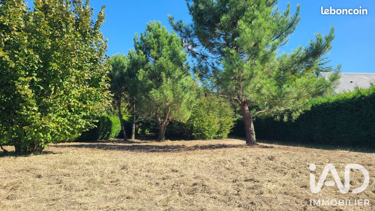 Terrain 2266 m² · à Noyant-Villages · 2 266 m² · 15 000 €