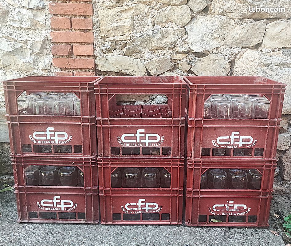 6 casiers plastique anciens de 12 bouteilles + 60 bocaux en verre + capsules neuves (image 1)