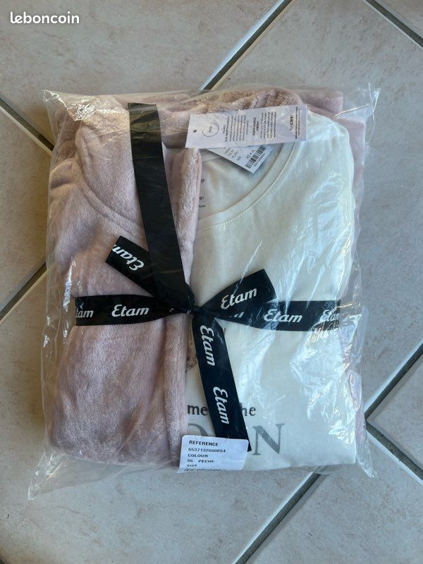 Pyjama trois pièces Vêtements