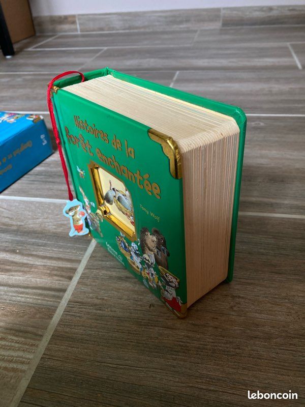 Idée cadeau,2 gros livres de contes en pages cartonnées, plusieurs histoires (image 5)