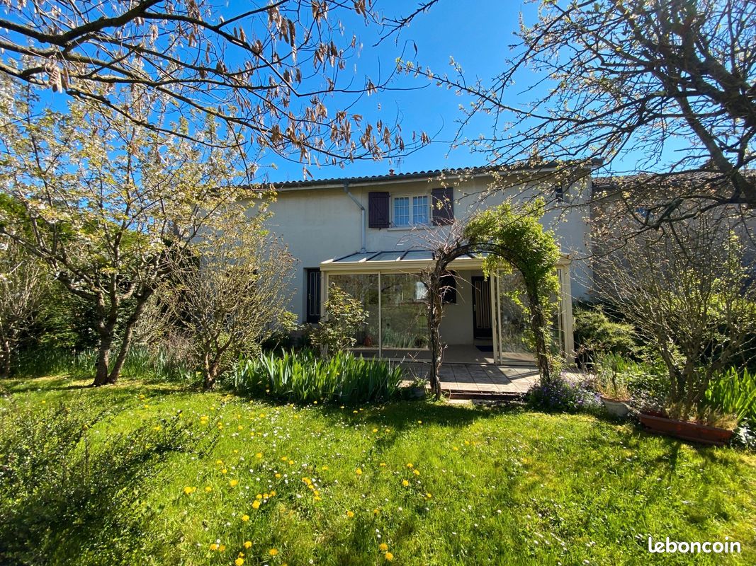 Maison 6 pièces 120 m² · à Hurigny · 120 m² · 228 000 €