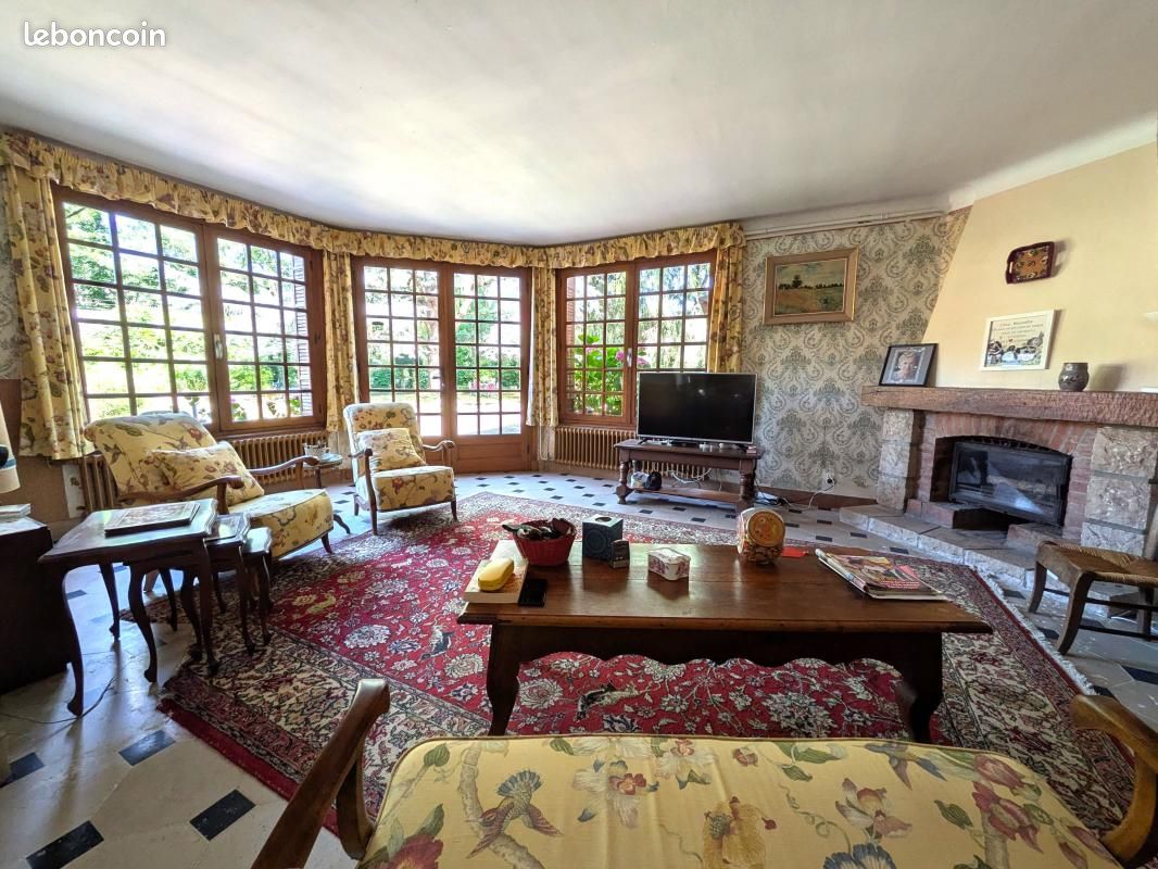 Maison 10 pièces 230 m² · à Saint-Point · 230 m² · 320 000 €