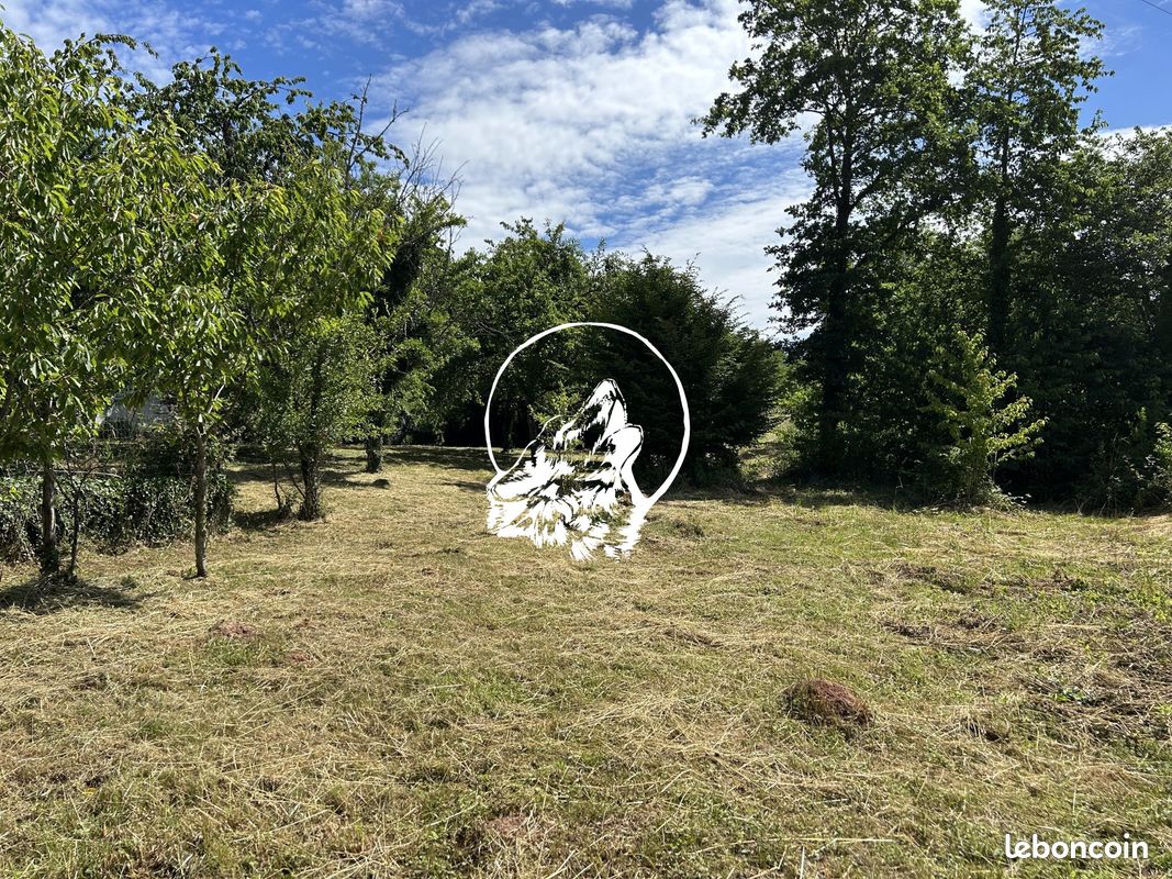 Terrain 3111 m² · à Longeville-lès-Saint-Avold · 3 111 m² · 108 000 €