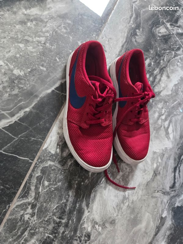 Basket nike couleur bordeaux taille 38 Chaussures