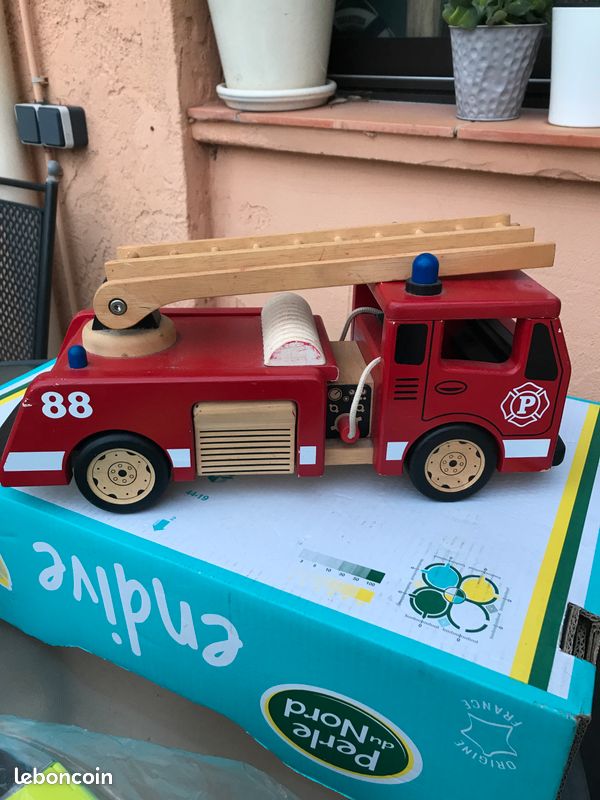 Camion de pompier en bois (image 10)