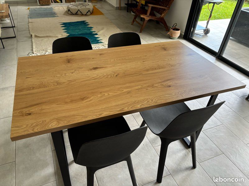 Table à manger + 4 chaises ODGER – Très bon état (image 2)