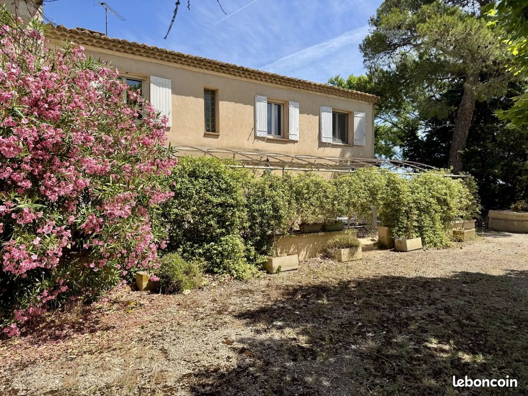 Maison 160 m² · à Arles · 160 m² · 955 000 €