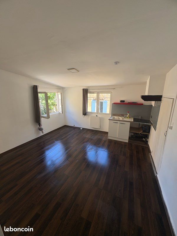Appartement 1 pièce 28 m² · à Saint-Maximin-la-Sainte-Baume · 28 m² · 550 €/mois