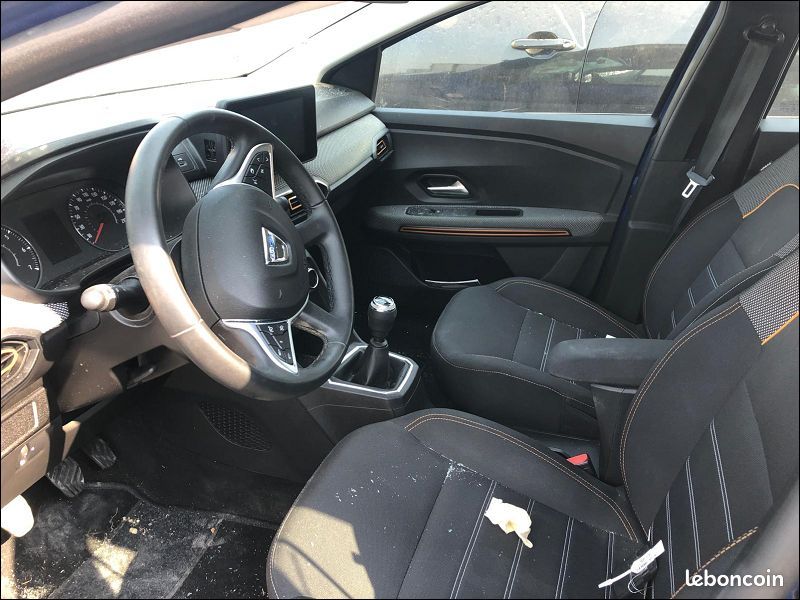 Dacia Sandero 1.0i 90 cv accidentée avec procédure VEI à vendre complète (image 5)