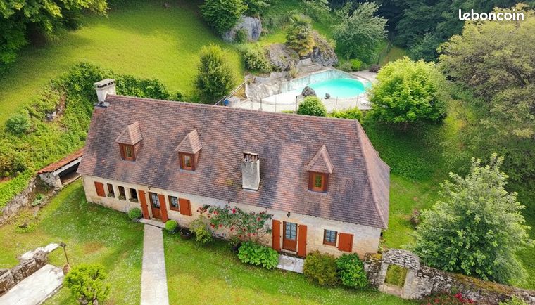 Maison 10 pièces 250 m²