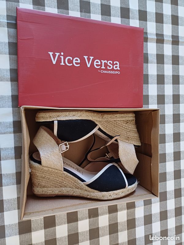 Sandales talons compensés couleur noire pointure 37 NEUVES