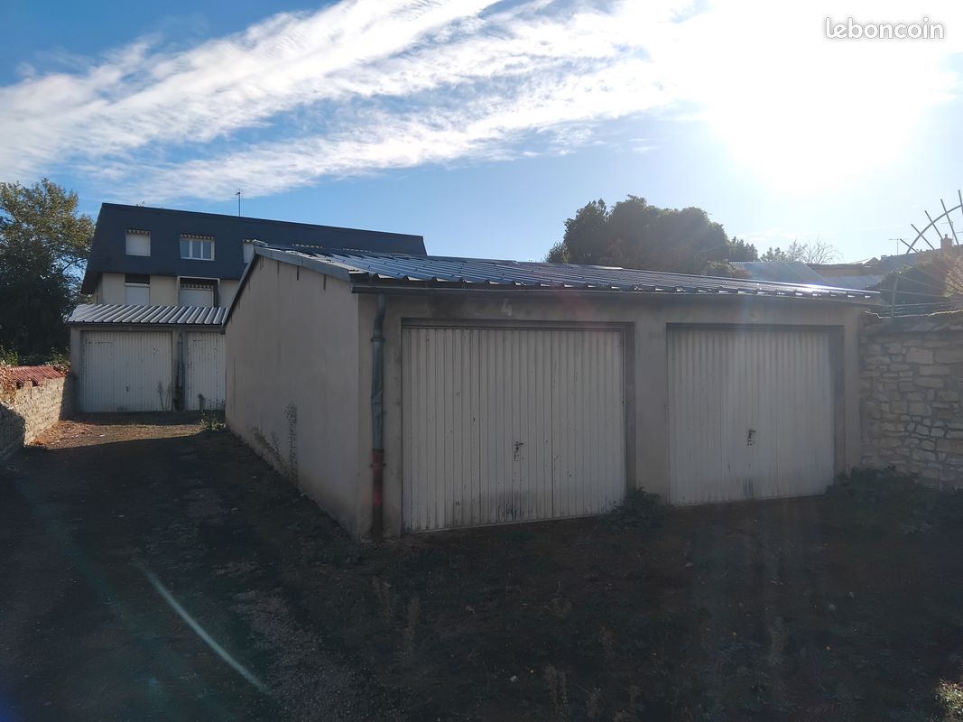 Garages / box /parking · à Decize · 60 000 €
