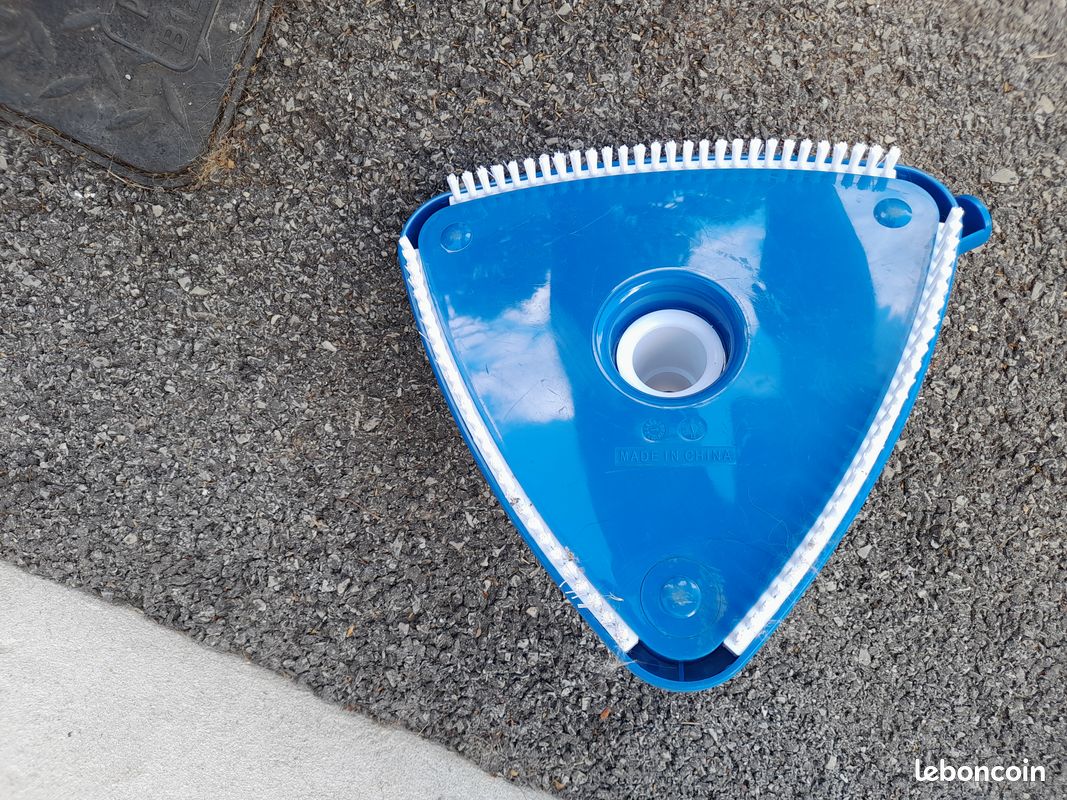 Balai aspirateur piscine (image 1)