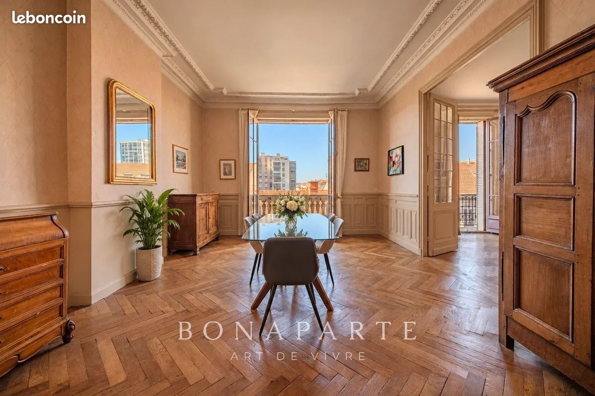 Appartement 6 pièces 235 m² · à Roanne · 235 m² · 295 000 €