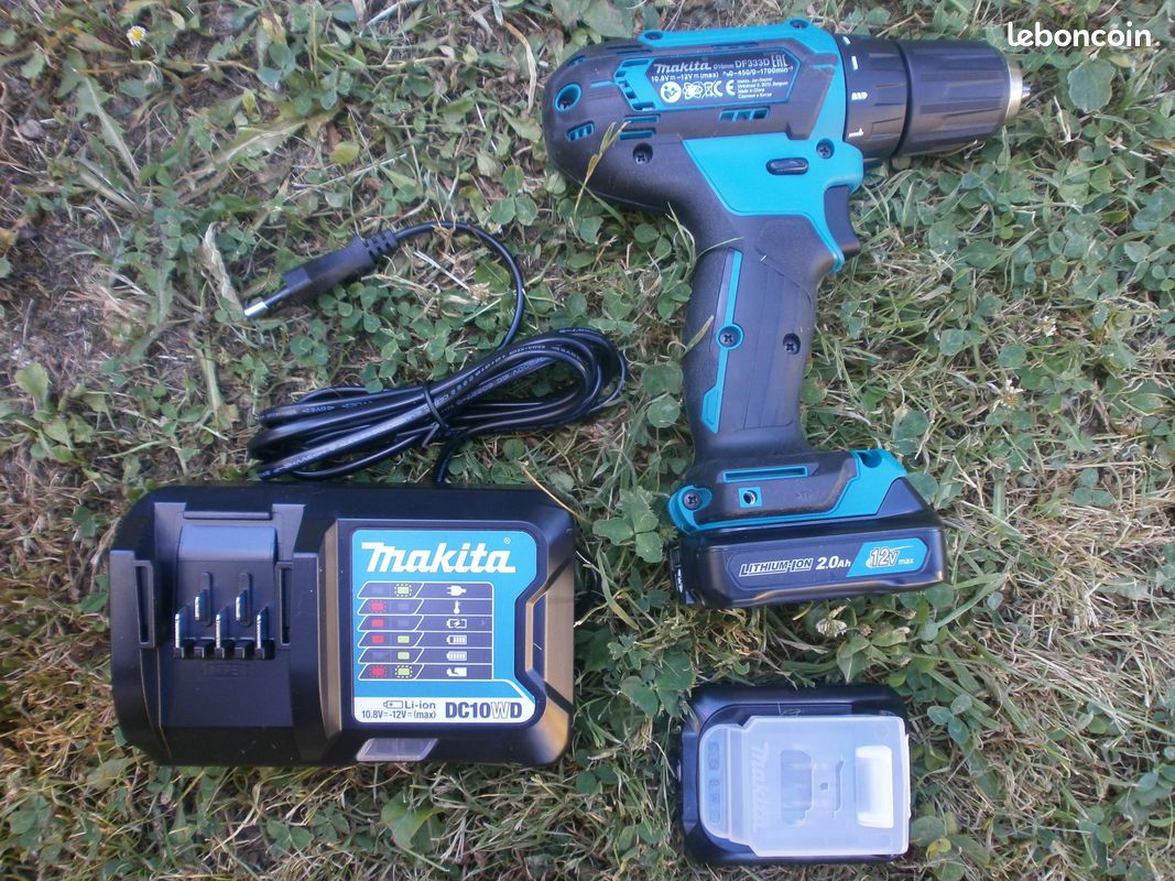 Lot visseuse perceuse 12Volt 2 batteries et un chargeur Makita (image 1)