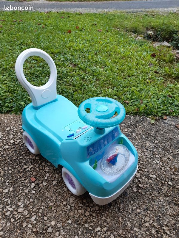 Voiture enfant reine des neiges (image 1)