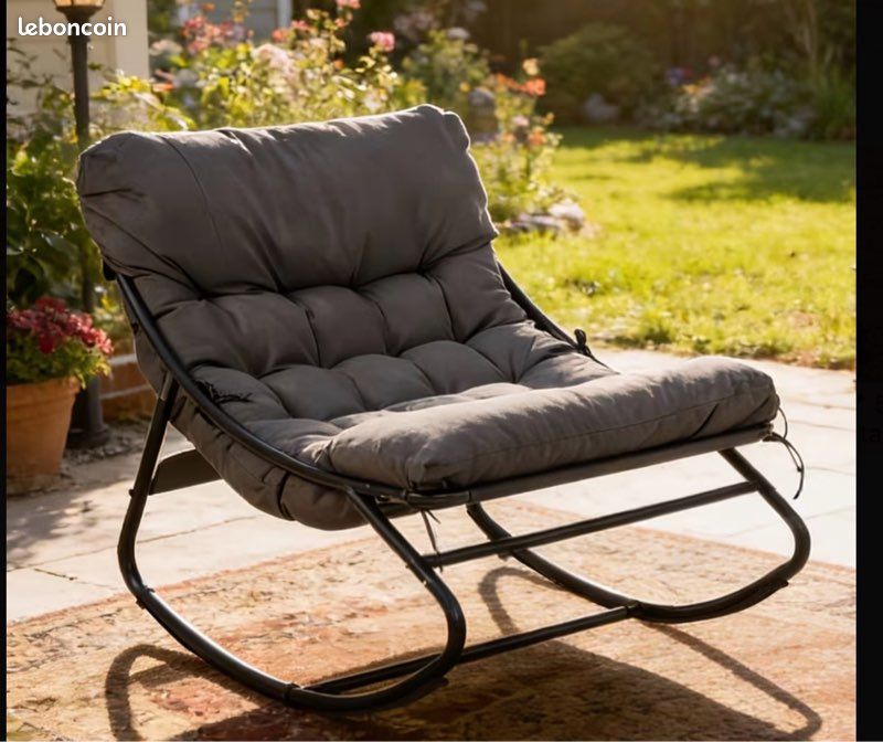 Fauteuil de Jardin à Bascule d'Extérieur COSTWAY en Rotin PE avec Coussin Épais Amovible, Structure en Métal, Charge 150 kg, Beige - Jardin